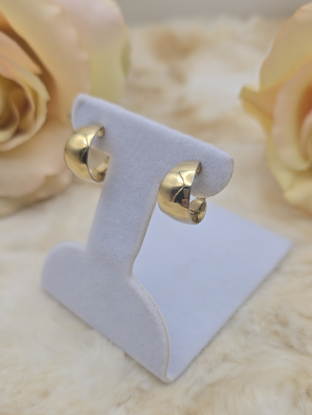 Vintage Crown Trifari Gold Hoop Earrings Mid Century Retro Classic Signed